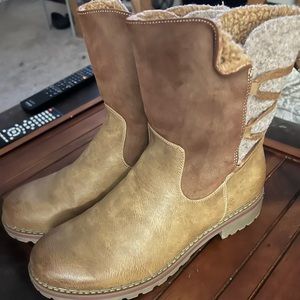 Womens size 10 Sherpa lined